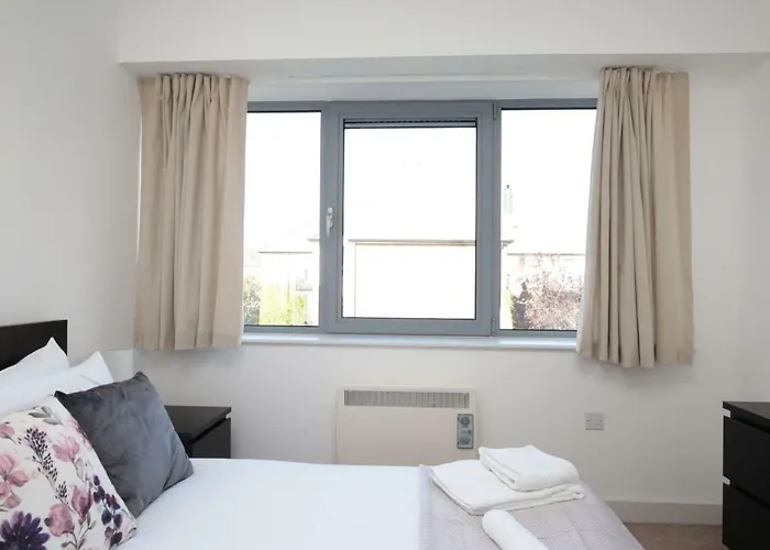 Modern Oxford Apartment - Sleeps 4