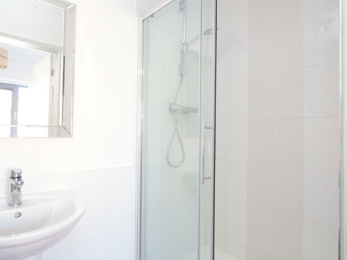 Modern - Sleeps 4