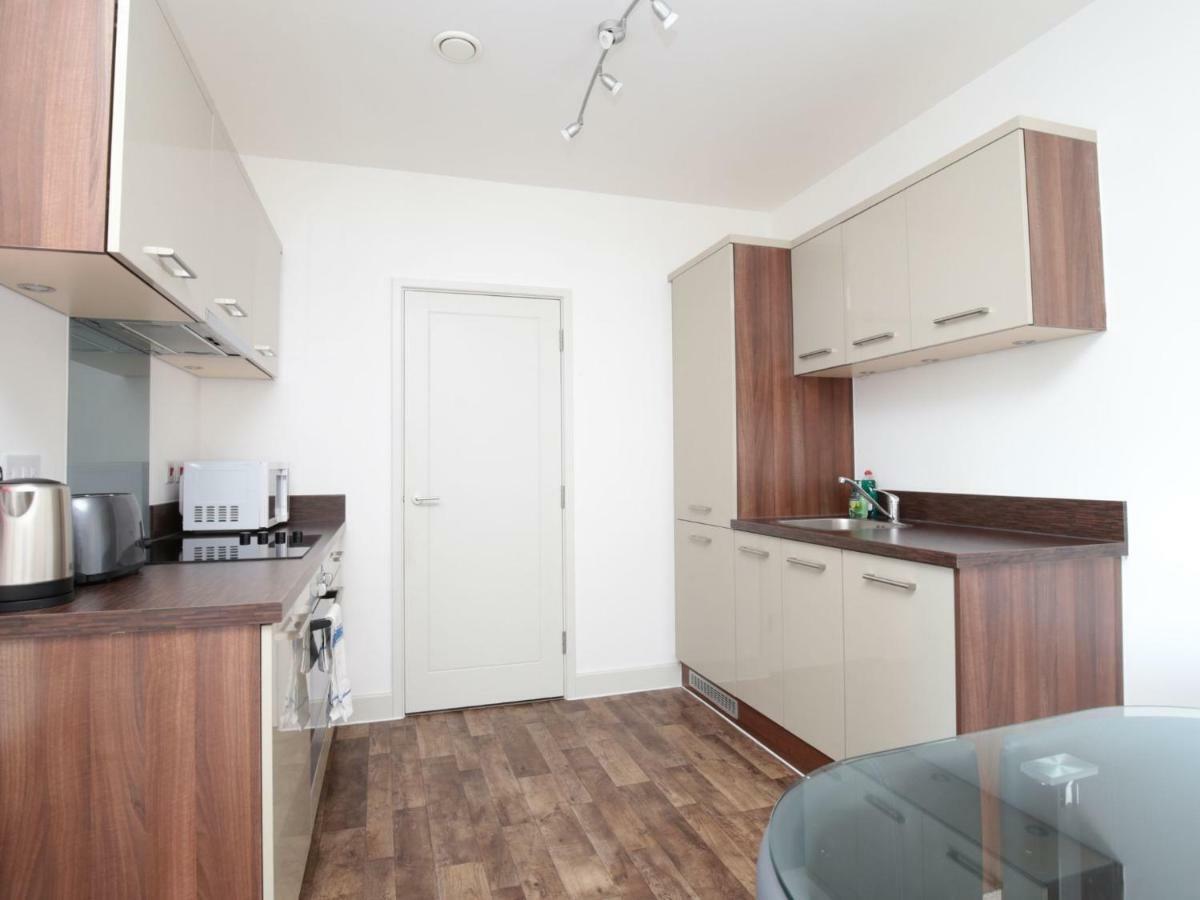 Modern - Sleeps 4 *
